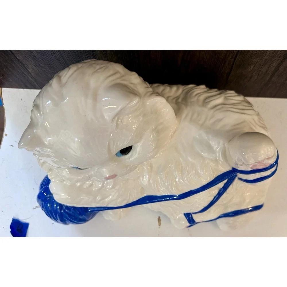 Vintage Persian White Blue Eyed Cat Playing With Yarn Ceramic Hand Painted Large